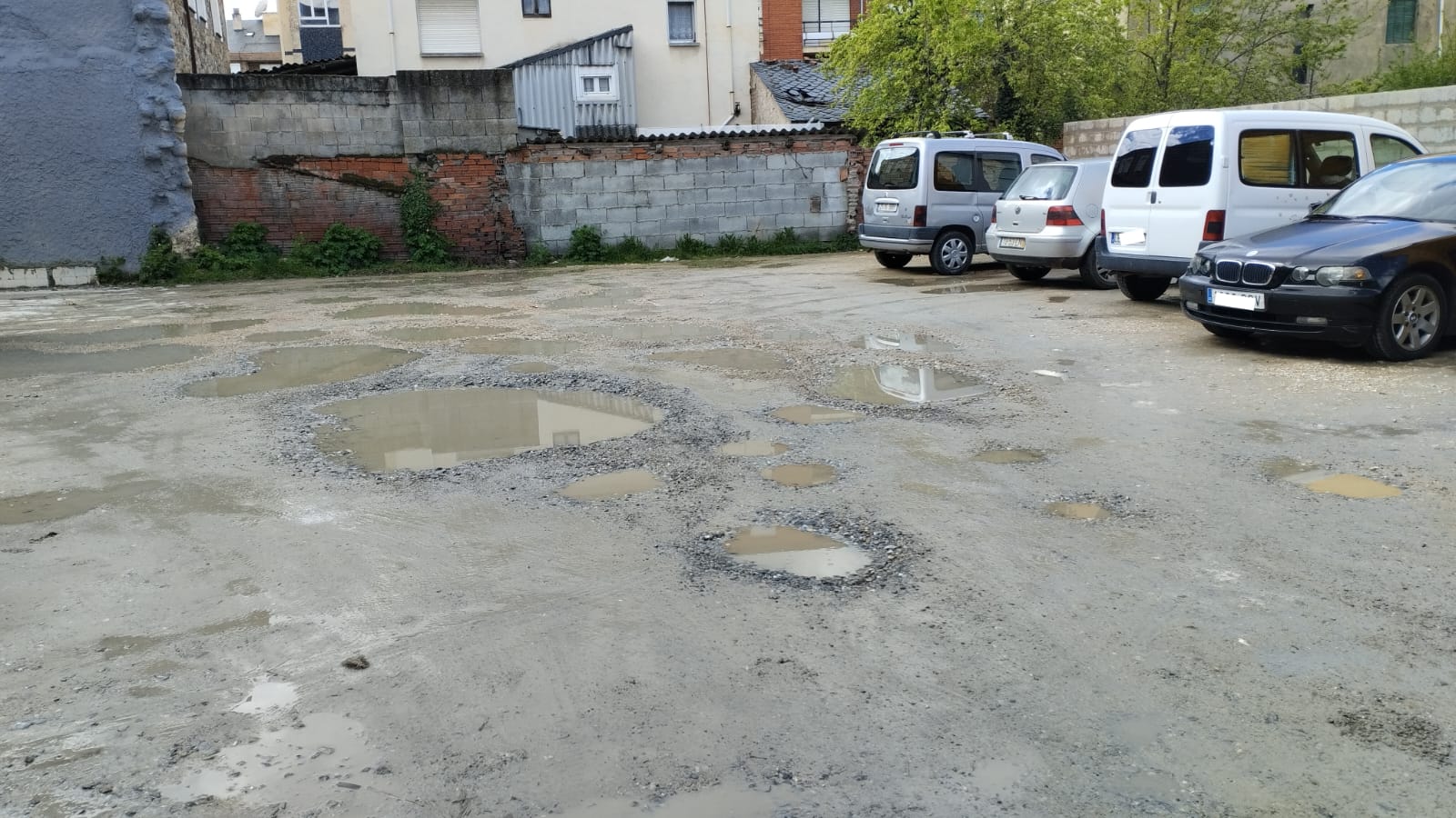 Aparcamiento de la calle Cervantes en Bembibre