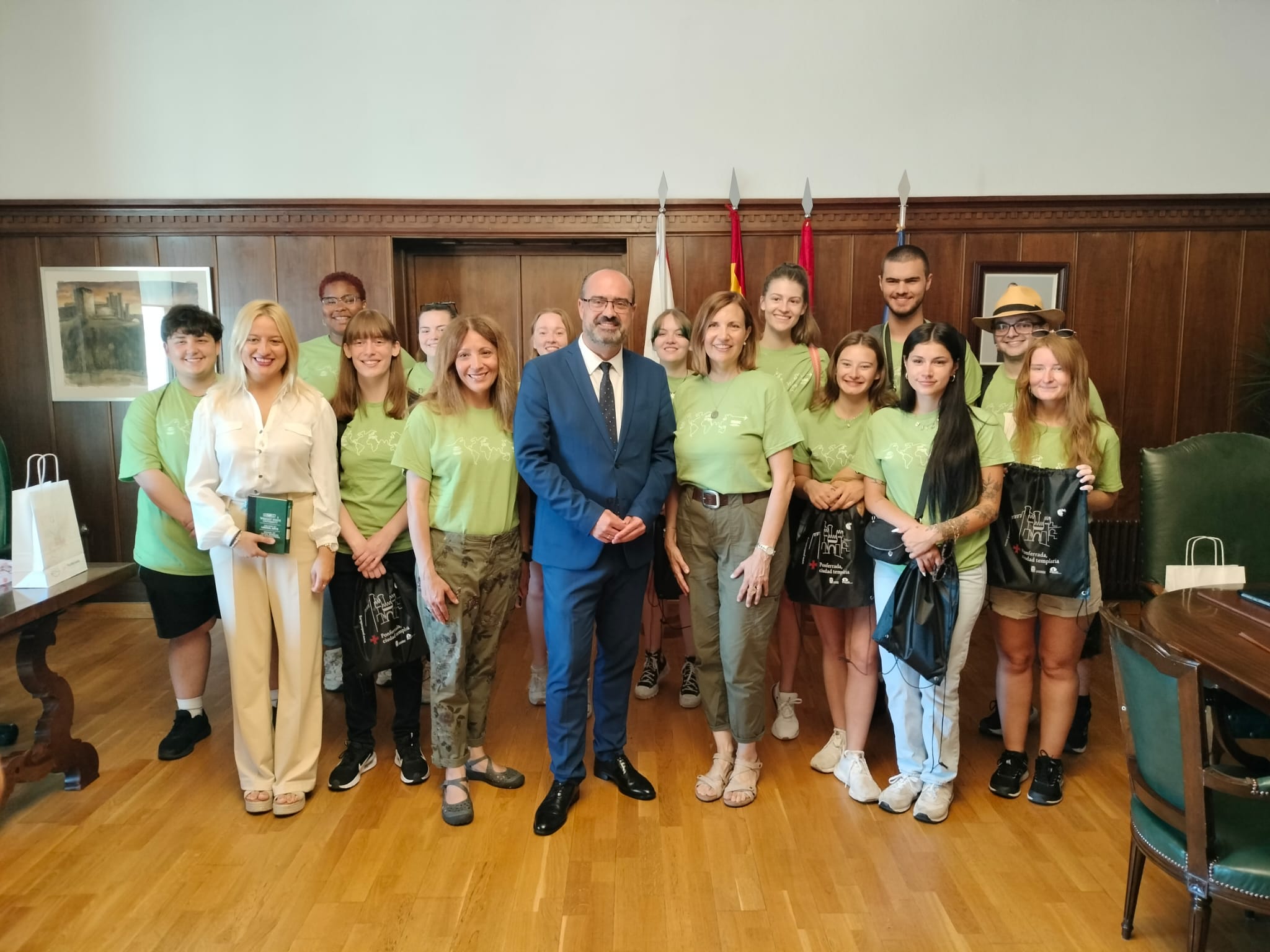 13 universitarios de Ohio visitan Ponferrada en su viaje por España. / Ayuntamiento de Ponferrada