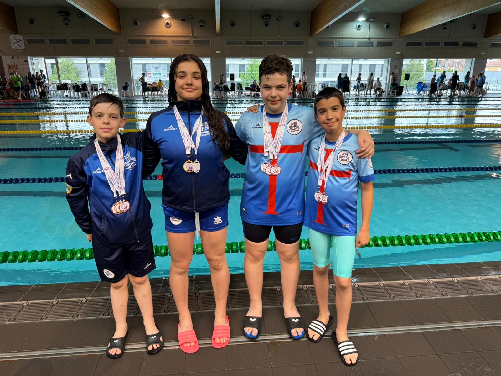 Alevines del Club Natación Bierzo Ponferrada. / CNBP