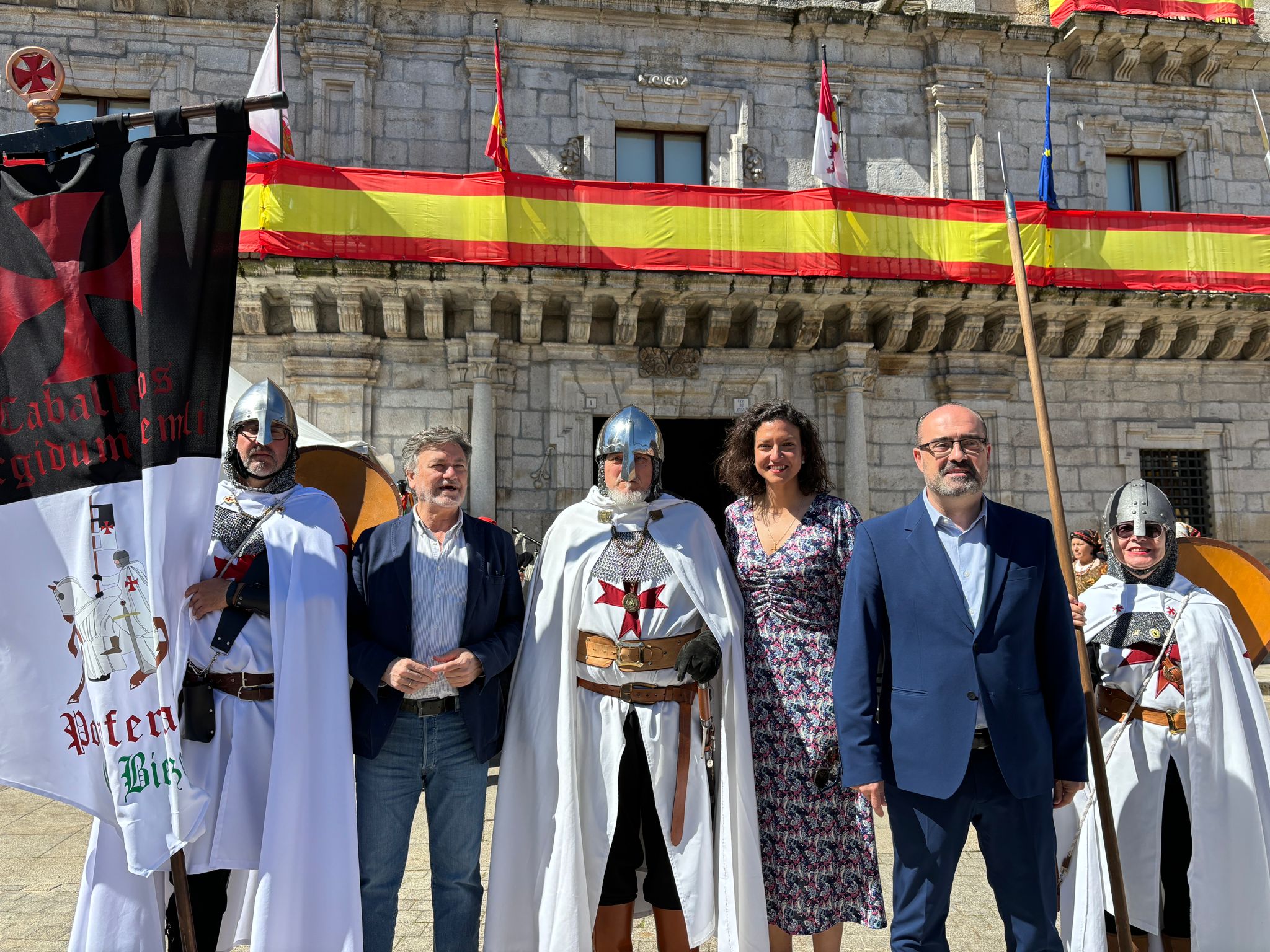 El PP intensifica su campaña electoral en Ponferrada con la presencia de Francisco Vázquez. / EBD