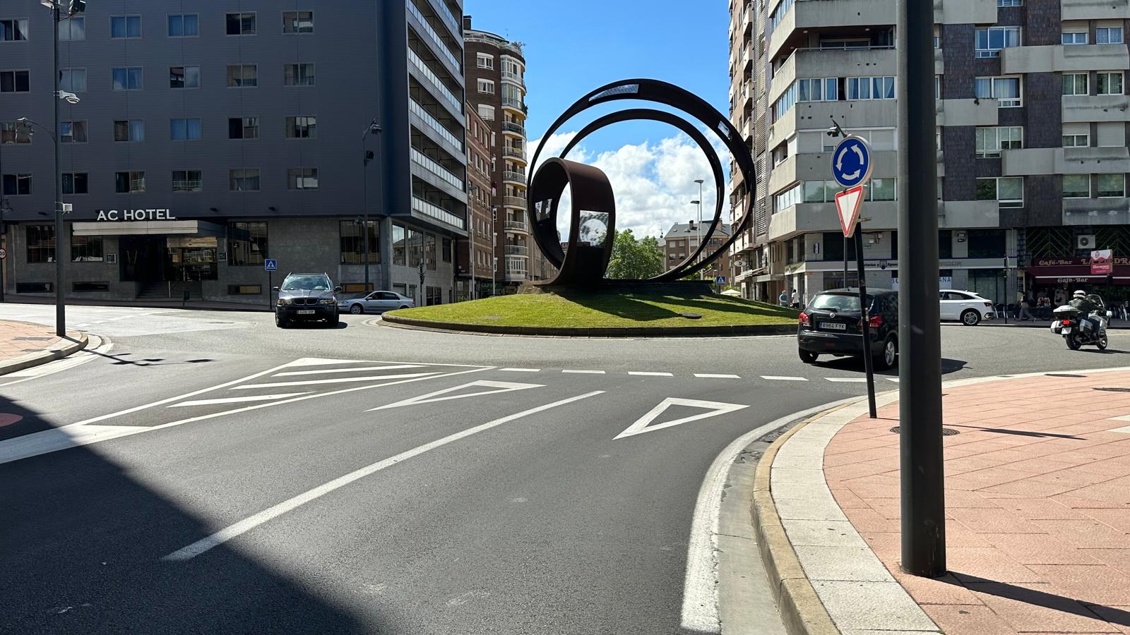 Obra de asfaltado en la avenida del Bierzo