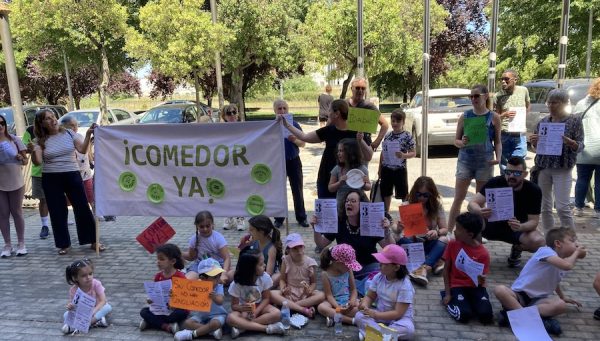 Protesta del collegio de La Placa para exigir un comedor escolar