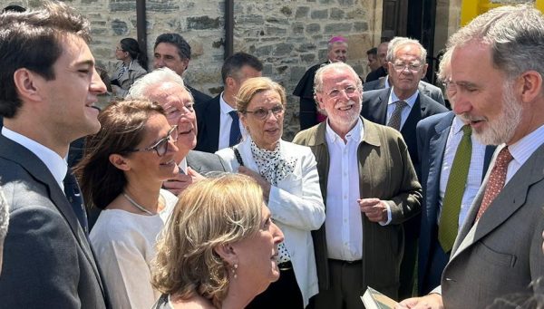 Felipe VI lleva a la reina doña Letizia el facsímil de la 1ª edición de El Señor de Bembibre