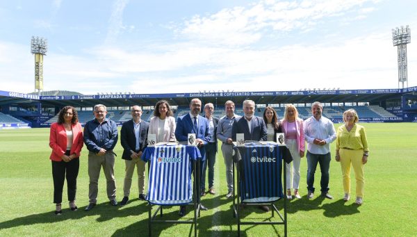 Firma convenio entre la SD Ponferradina y el Ayuntamiento de Ponferrada.