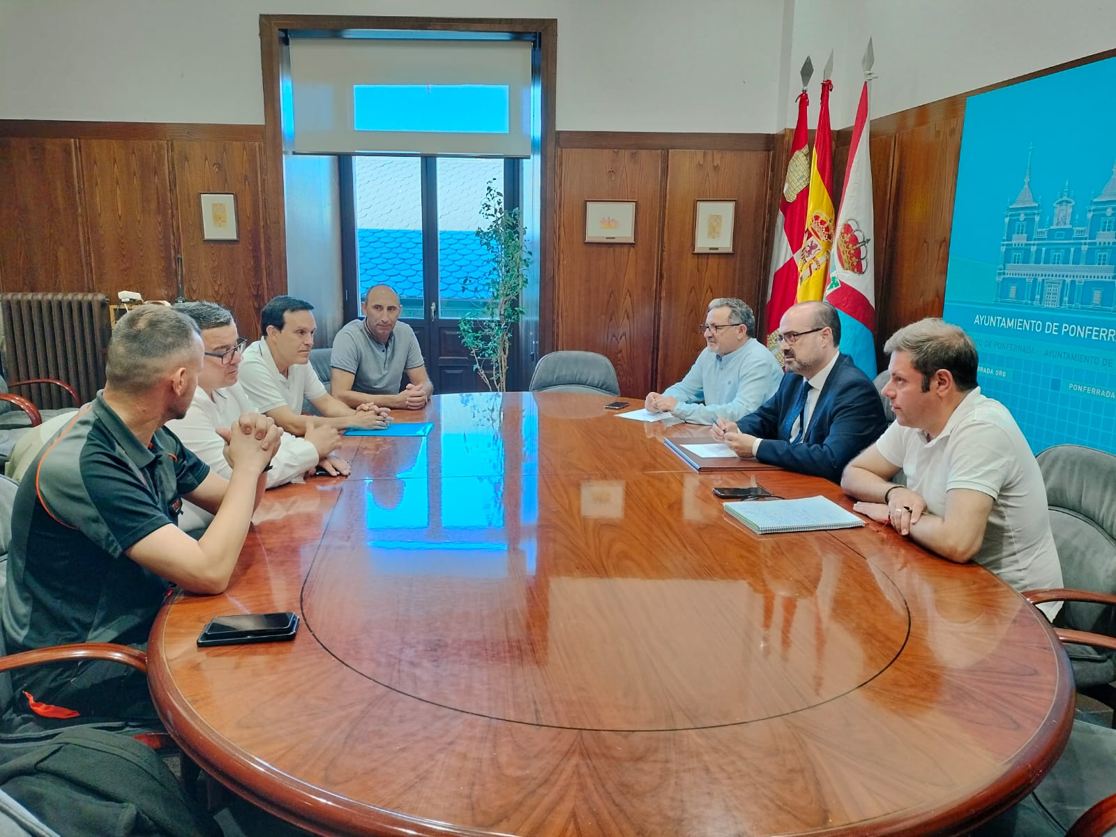 Marco Morala recibió a los representantes de la asociación de vecinos Cantalobos