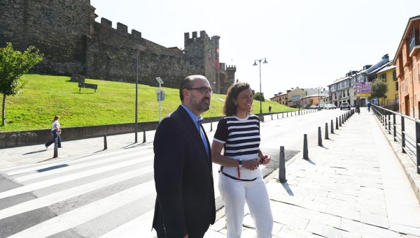 Finaliza la segunda fase de asfaltado en Ponferrada, entre las rotondas del Cruceiro y Luis del Olmo. / QUINITO