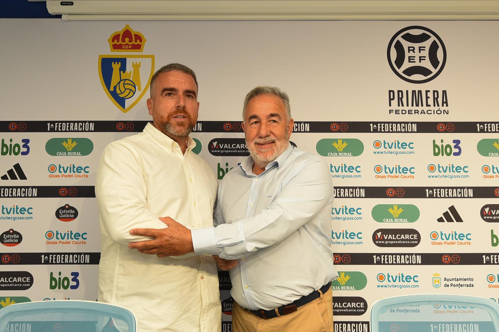 Javi Rey y José Fernández Nieto, en la presentación del primero como nuevo entrenador de la Ponferradina