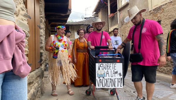 Ronda de bodegas en las fiestas de Valdecañada 2024