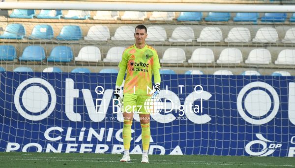 Andrés Prieto, en la portería de El Toralín