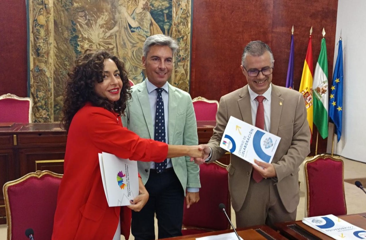 Firma del convenio entre la Asociación de Municipios del Camino de Santiago (AMCS) y la Asociación del Camino Mozárabe