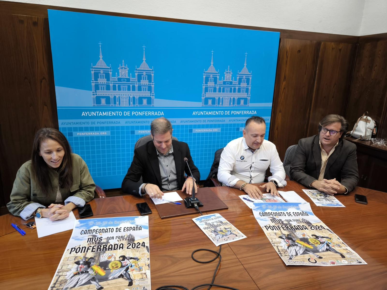 Presentación del Campeonato de España de Mus por Parejas, que se celebrará este fin de semana en Ponferrada. / QUINITO