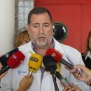 El nuevo gerente del hospital El Bierzo de Ponferrada, Juan Ortiz de Saracho, durante su comparecencia de esta mañana para informar sobre el servicio de oncología del centro