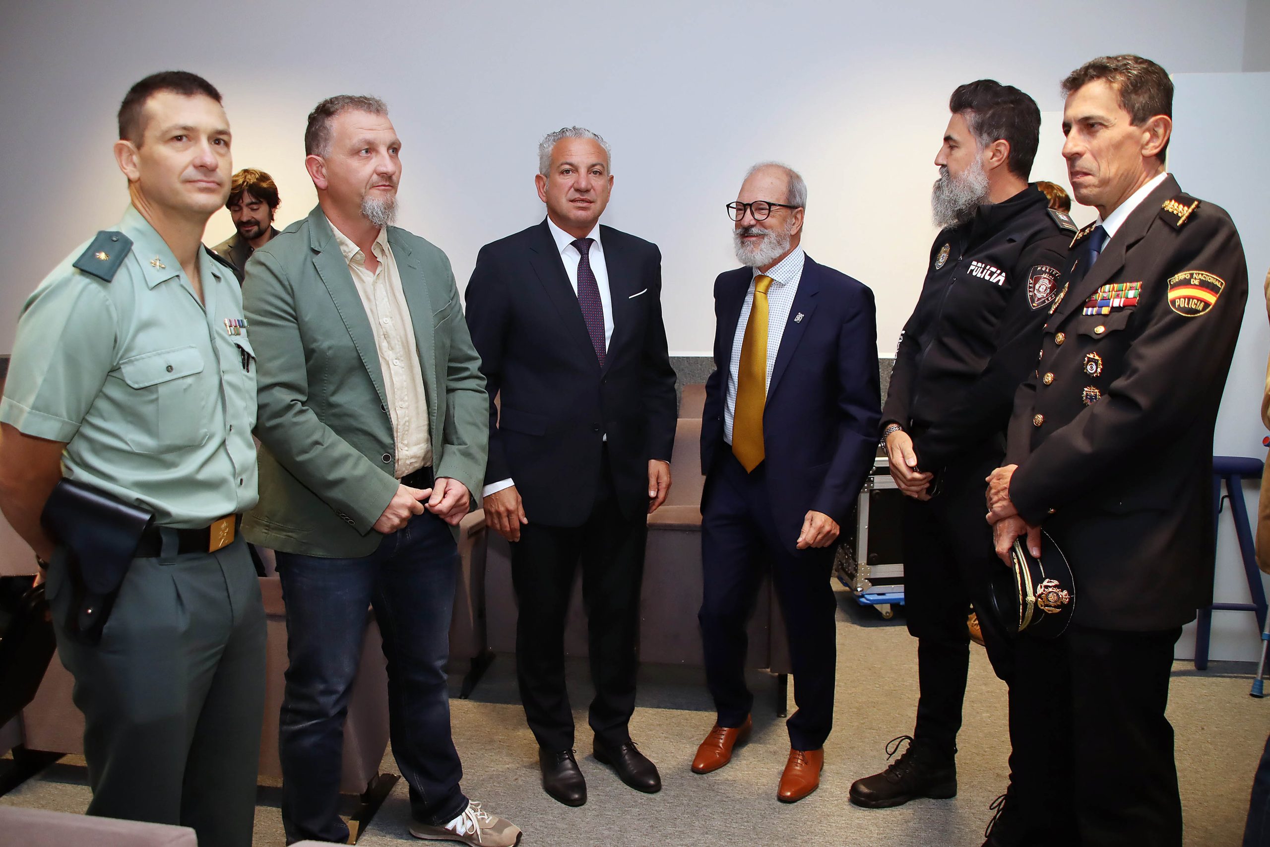 El delegado del Gobierno en Castilla y León, Nicanor Sen, y el presidente de Camino Francés Federación, Miguel Pérez, presentan el VI Curso de Seguridad en las rutas jacobeas