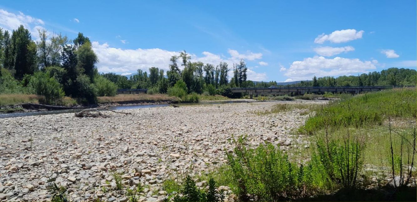 Río Cúa a su paso por Carracedelo.