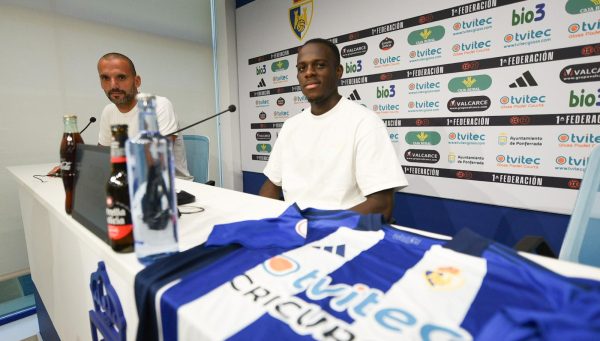 Presentación de Marc-Olivier Doué con la Ponferradina