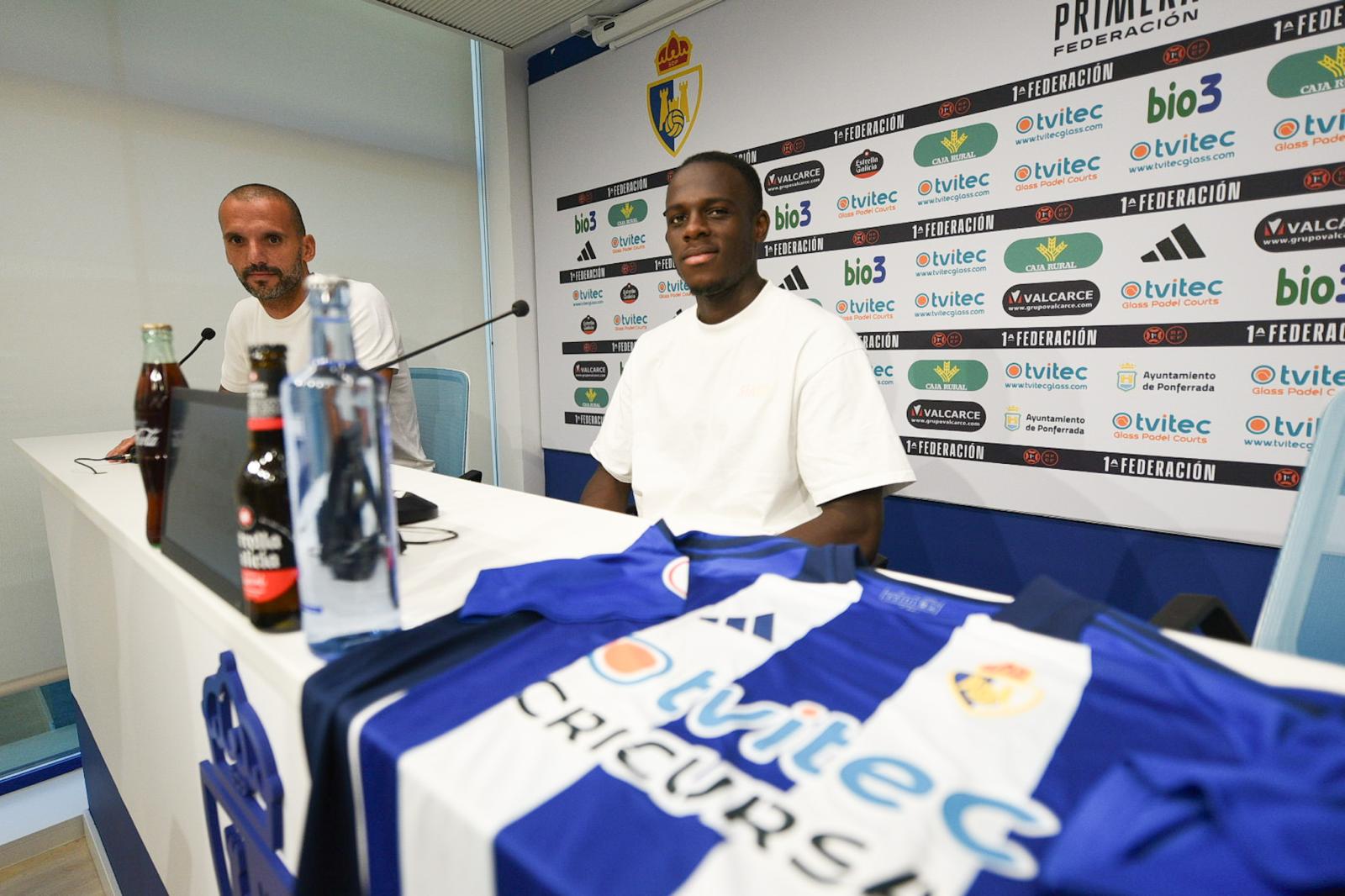 Presentación de Marc-Olivier Doué con la Ponferradina