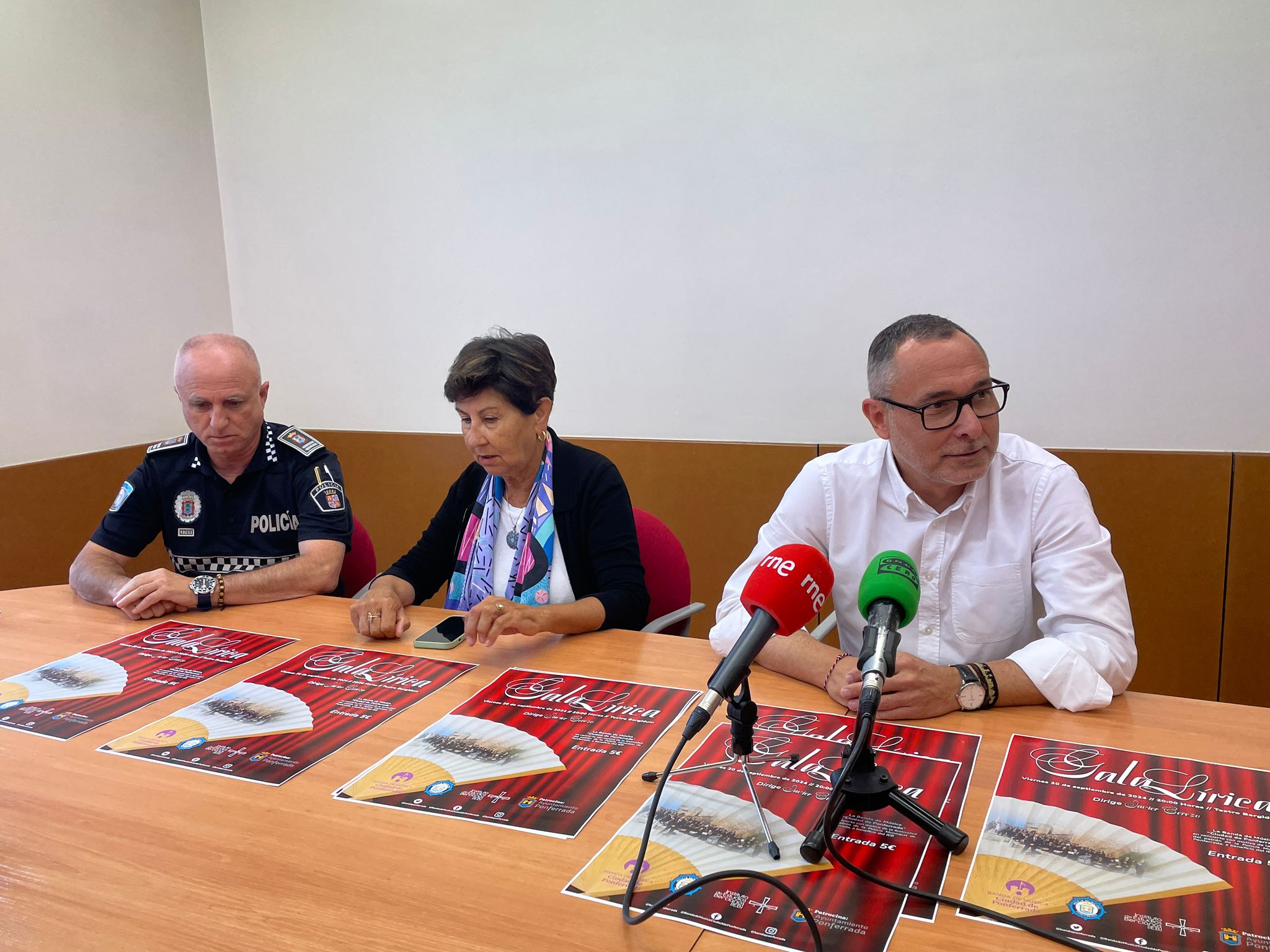 Presentación de los actos del patrón de la Policía Municipal que se celebrarán en Ponferrada. / EBD