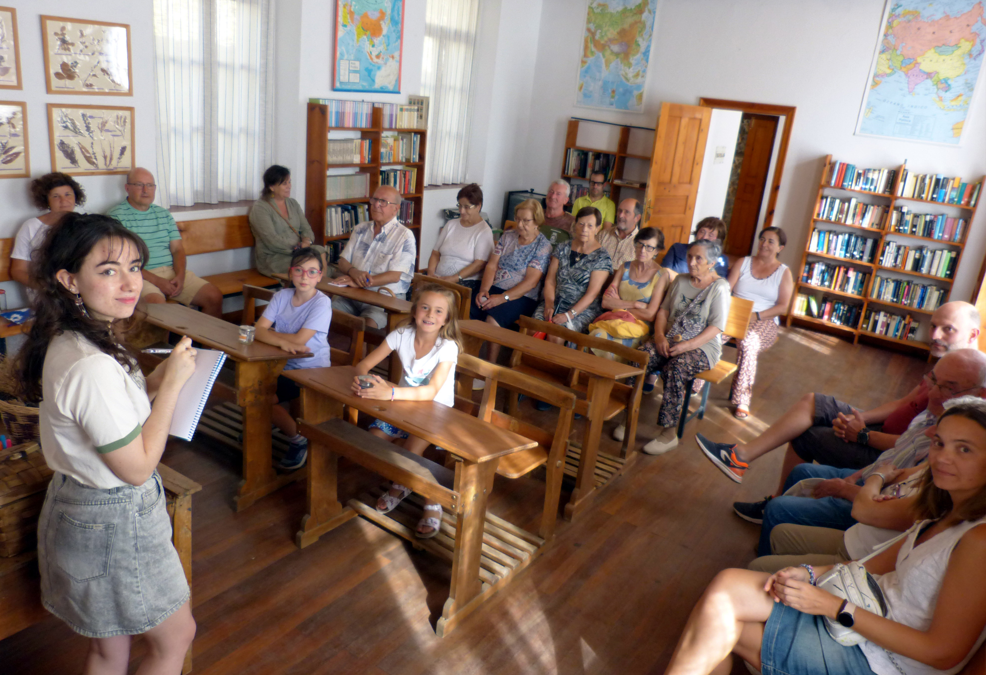 Gala Gancedo, con los asistentes al calecho celebrado en Salientes