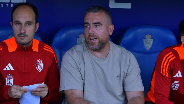 Javi Rey, en el banquillo de El Toralín durante el Ponferradina-Unionistas