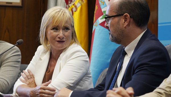 La consejera de Industria, Comercio y Empleo, Leticia García, junto al alcalde de Ponferrada, Marco Morala, durante su comparecencia de esta mañana en el Ayuntamiento