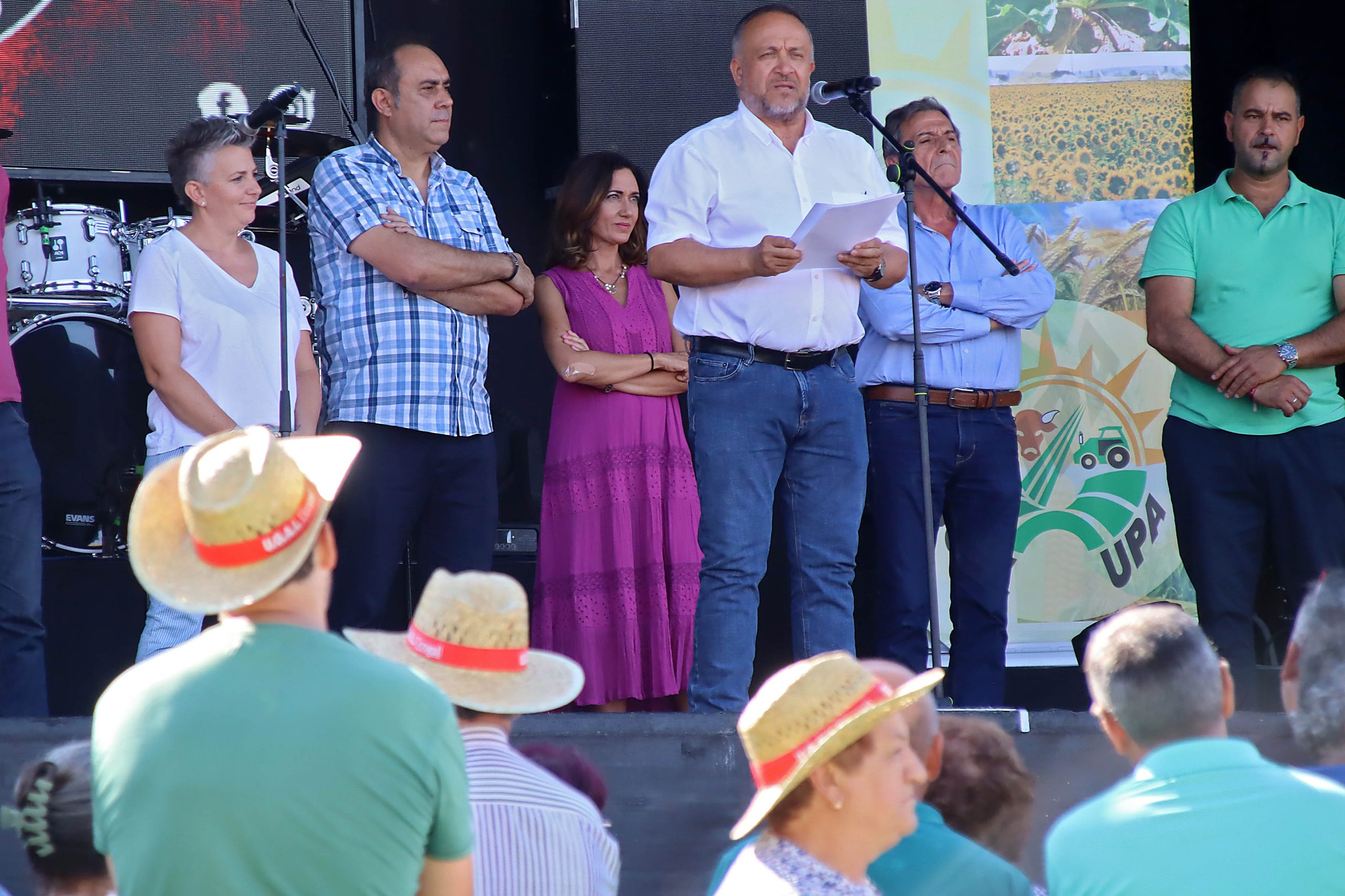 La organización profesional agraria Ugal-UPA celebra en Santa María del Páramo la XXXIX Fiesta Campesina, con la asistencia del presidente de la Diputación, Gerardo Álvarez Courel, el vicepresidente segundo, Valentín Martínez; Sonia Castro, secretaria general de UGAL-UPA y la alcaldesa de Santa María del Páramo, Alicia Gallego