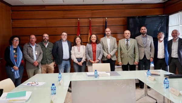 La consejera de Agricultura, Ganadería y Desarrollo Rural, María González Corral, se reúne con los representantes de las Redes de Grupos de Acción Local en Castilla y León.