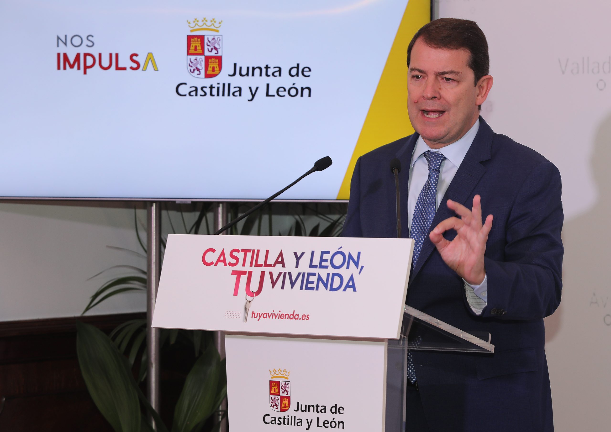 El presidente de la Junta de Castilla y León, Alfonso Fernández Mañueco, preside el acto de firma de varios protocolos en materia de vivienda entre el Gobierno autonómico y las diputaciones provinciales de la Comunidad