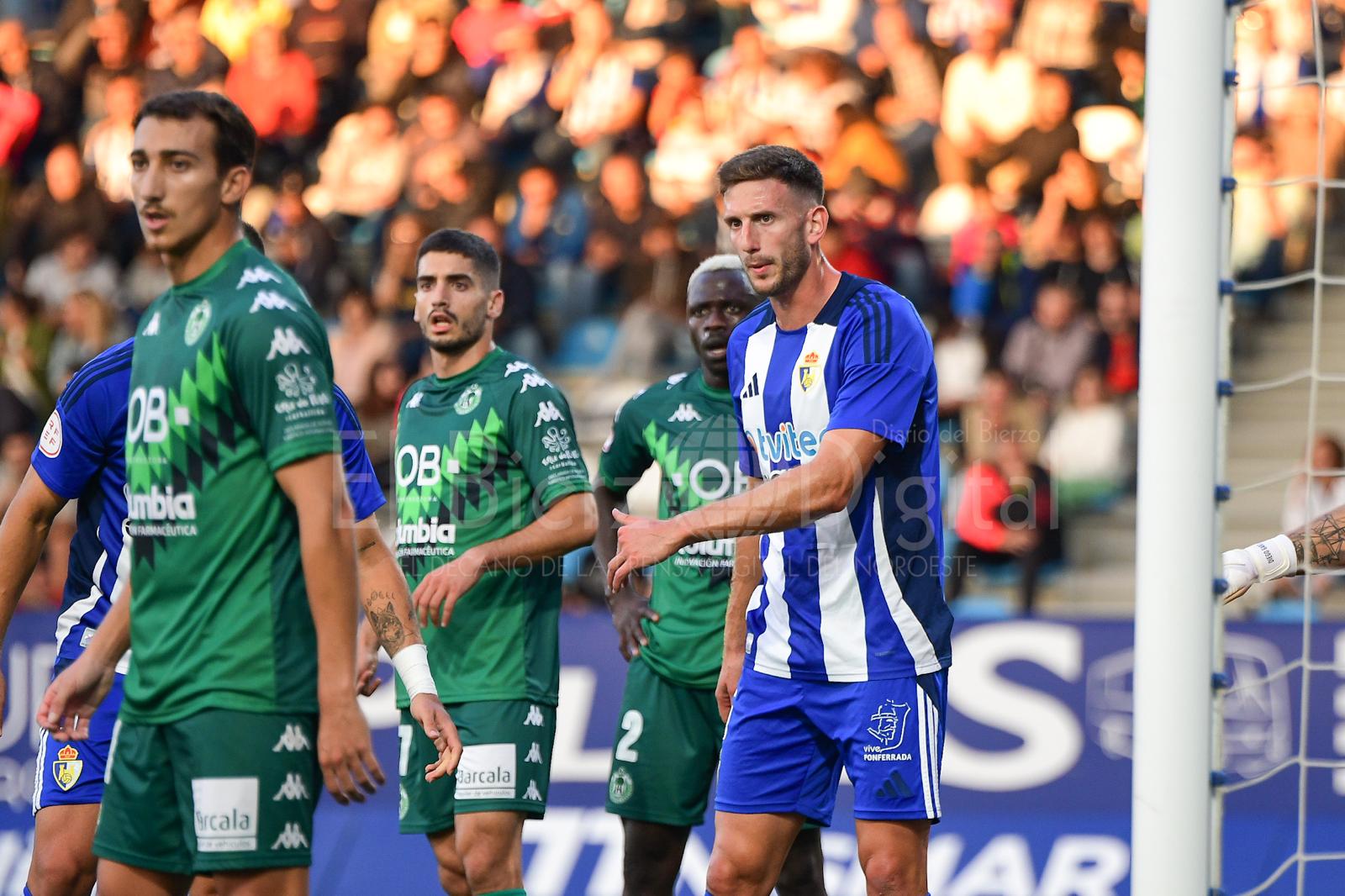 Markel Lozano, en un lance del Ponferradina-Arenteiro