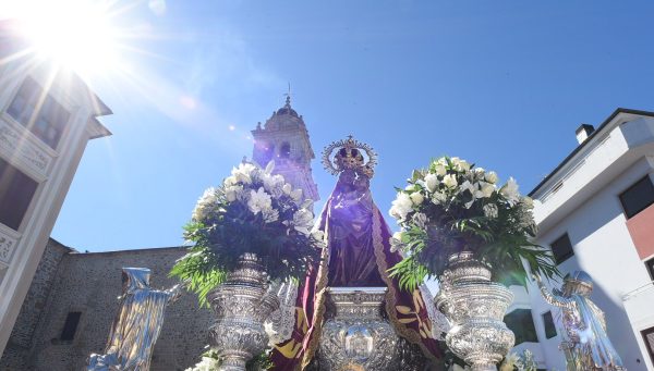 Procesión de la Virgen de la Encina en el Día del Bierzo.