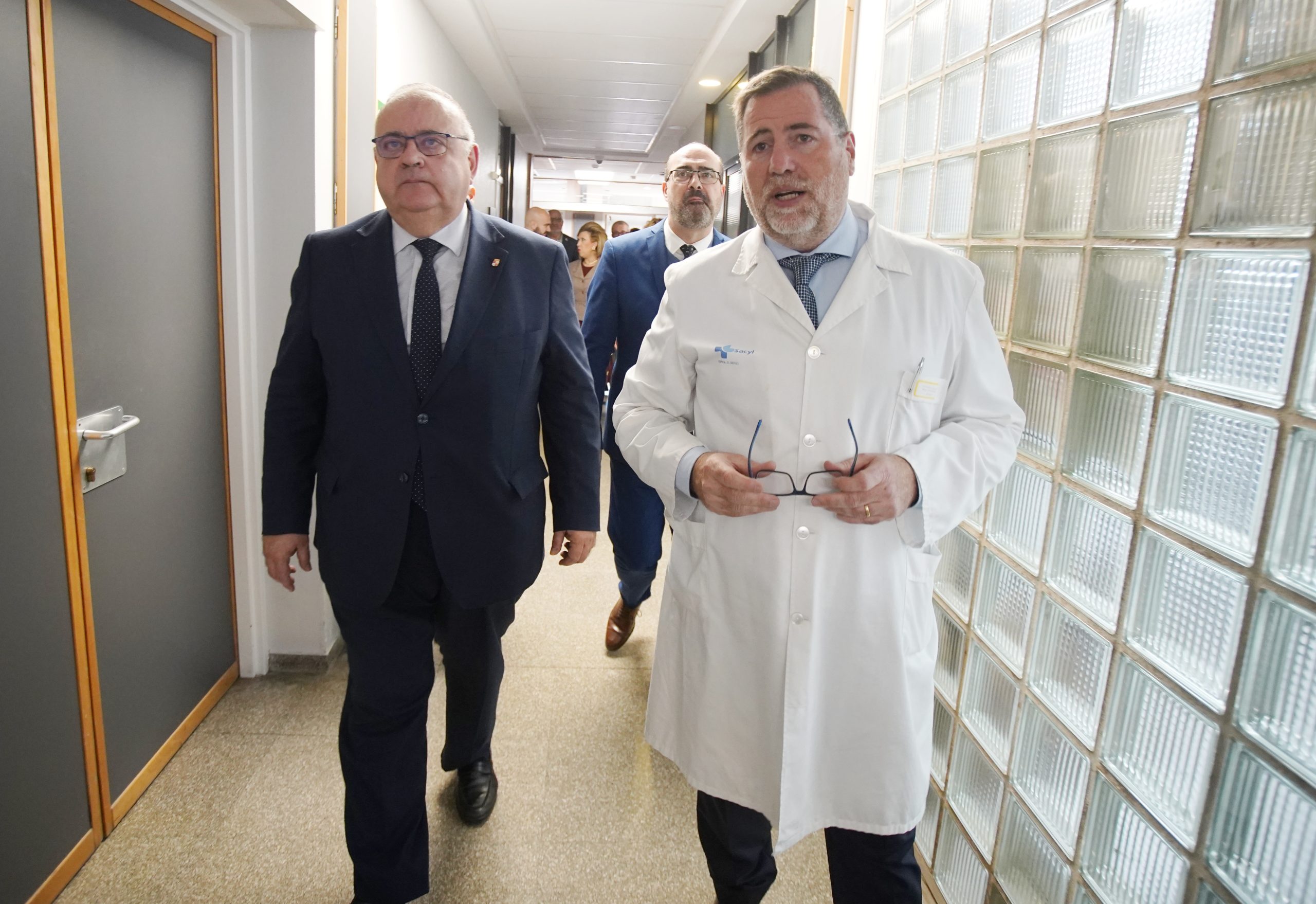 El consejero de Sanidad, Alejandro Vázquez, visita el hospital comarcal El Bierzo.