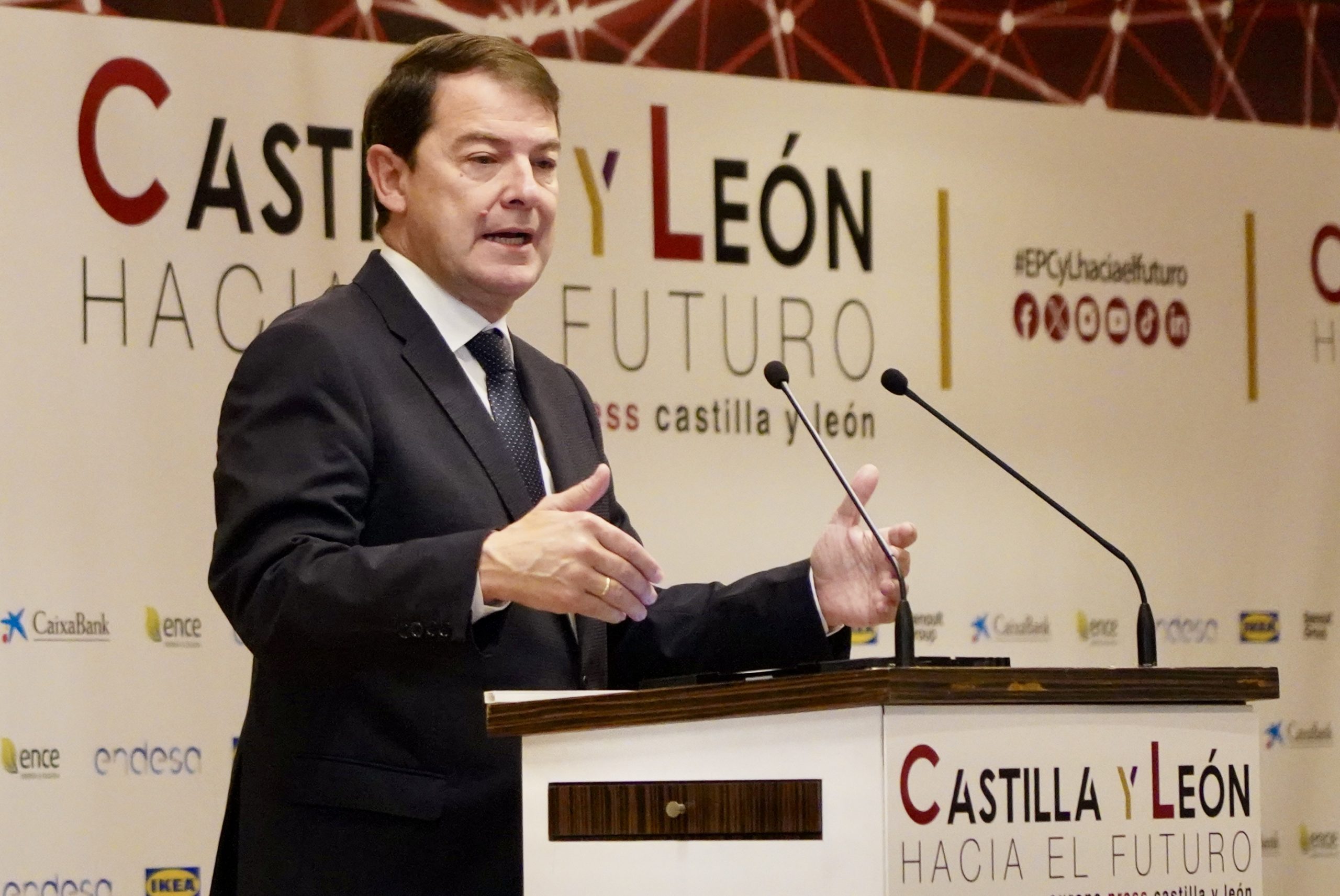 El presidente de la Junta de Castilla y León, Alfonso Fernández Mañueco, inaugura la jornada ‘Castilla y León hacia el futuro’, organizada por Europa Press. / Ical