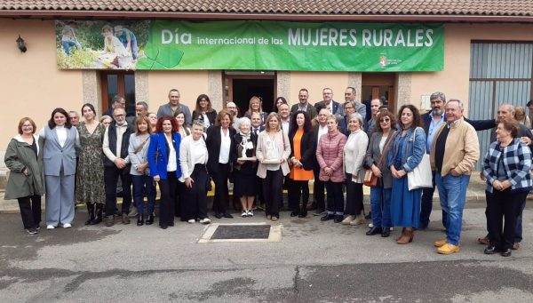 El presidente de la Diputación de León, Gerardo Álvarez Courel, participa en los actos de celebración del Día Internacional de la Mujer Rural