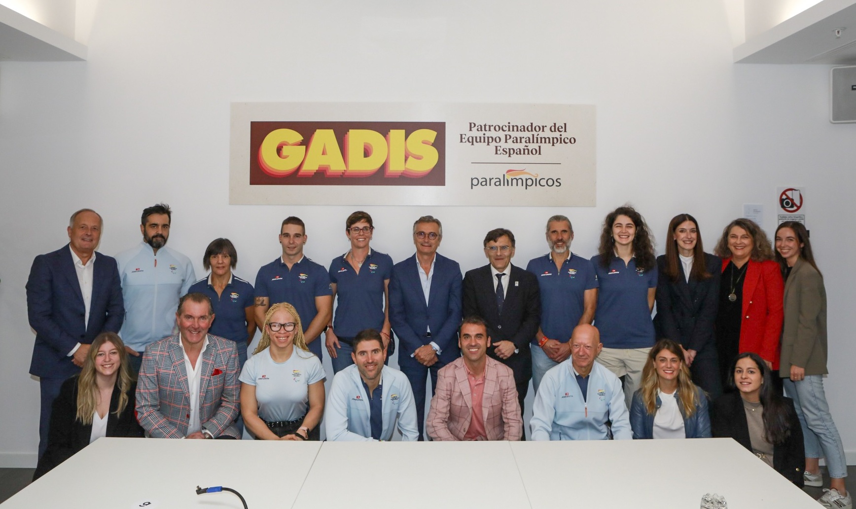 El equipo paralímpico español visita Gadis para agradecer su patrocinio desde 2007