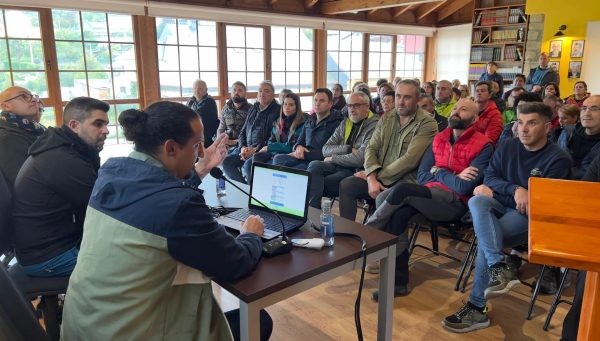 Éxito en la I Ruta Literaria por la Senda de los Petroglifos en Santa Marina de Torre