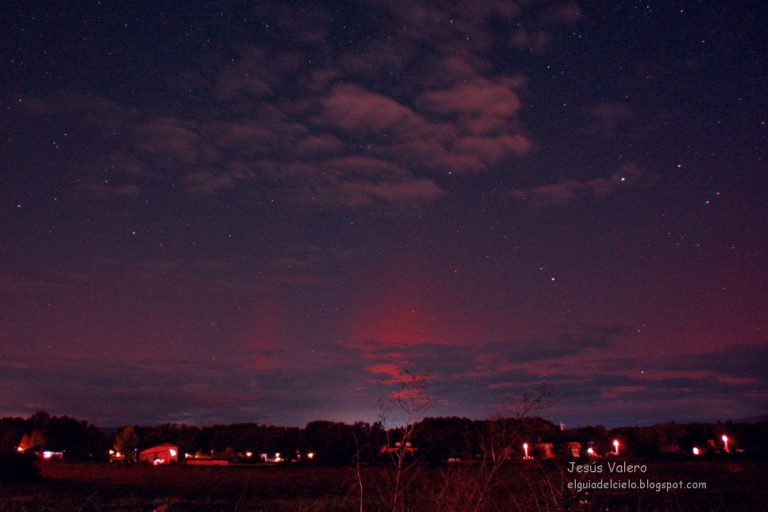 La aurora boreal vuelve a iluminar el cielo del Bierzo