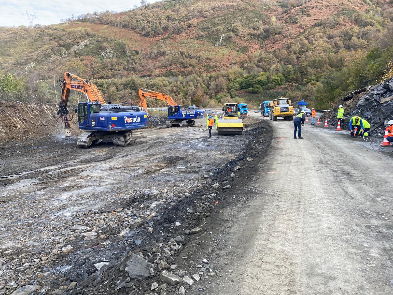 Obras de recuperación del tramo de la AP-66 afectado por un derrumbamiento de rocas