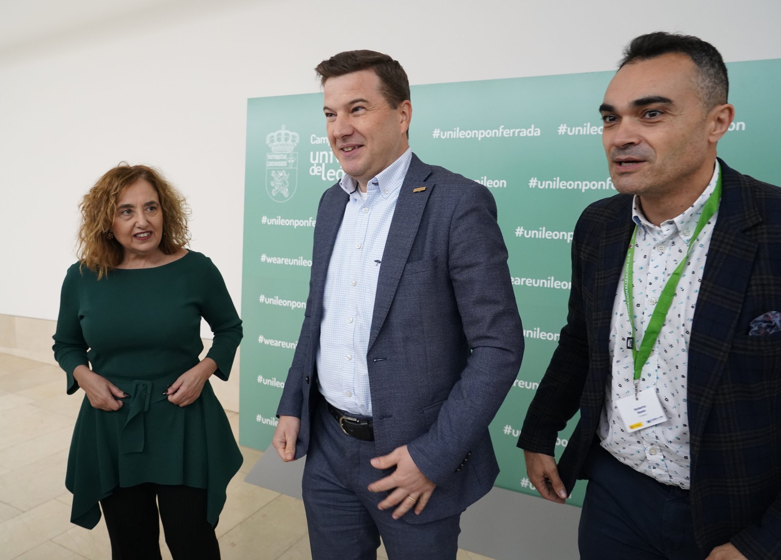 El rector de la Universidad de Hasslet (Bélgica), Bernard Vanheusen, junto a la vicerrectora para el Campus de Ponferrada, Pilar Marqués, durante su visita