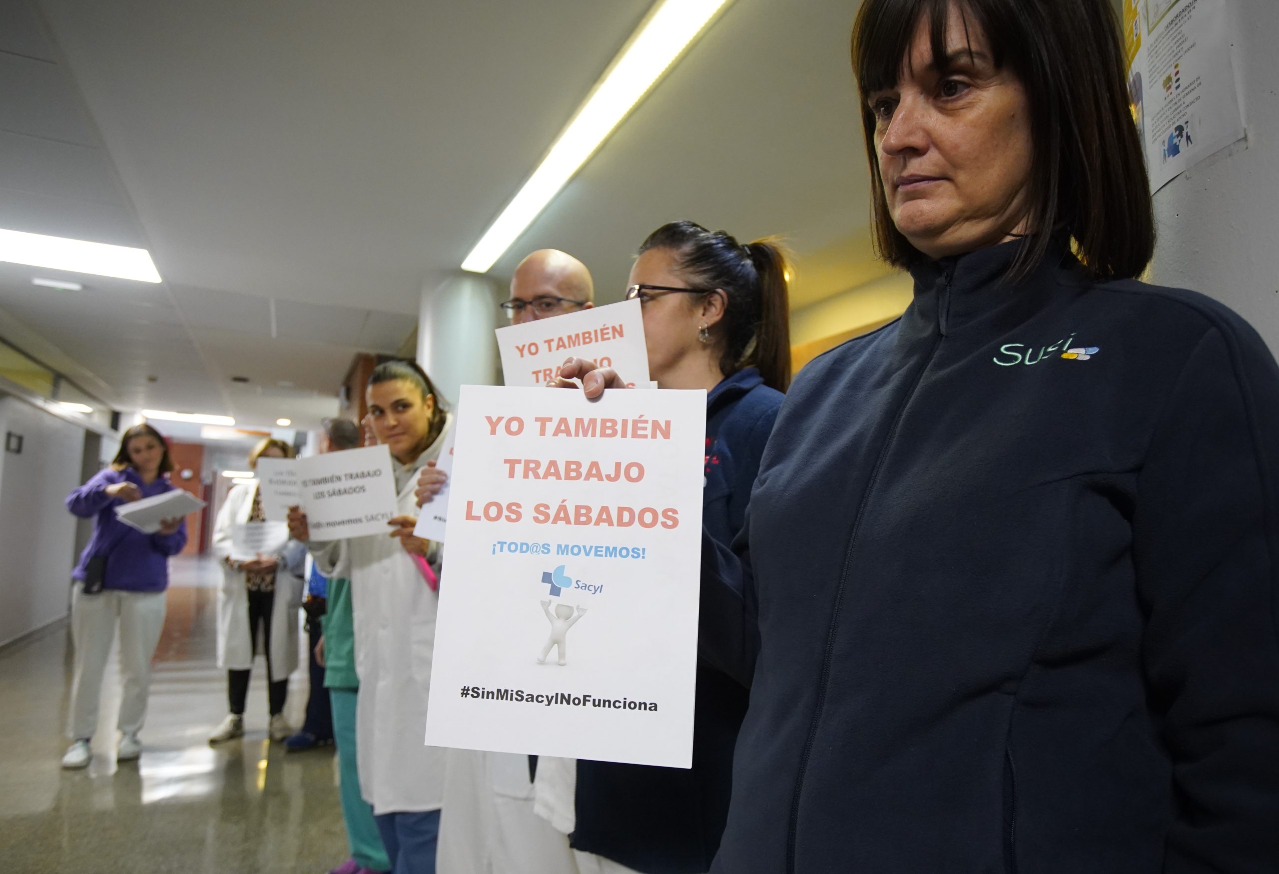 Protesta de las enfermeras del Hospital El Bierzo durante la visita del consejero de Sanidad