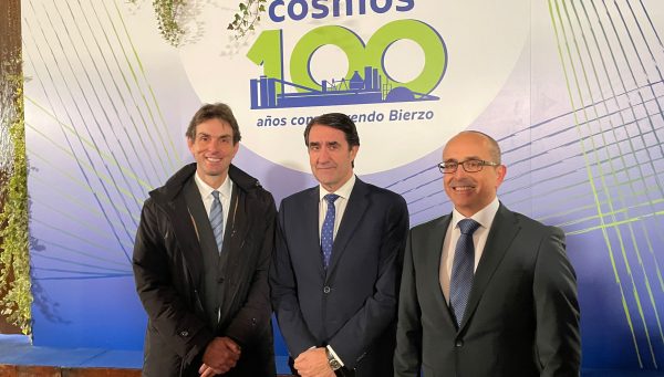 Alan Svaiter, Juan Carlos Suárez-Quiñones y Jaime Santoalla, en el centenario de Cementos Cosmos