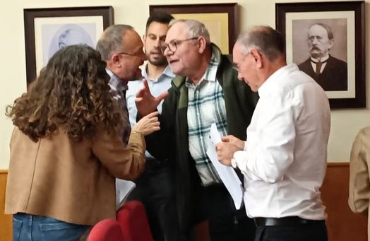 Gerardo Álvarez Courel y Roberto Fernández se enfrentan tras el pleno de Bembibre