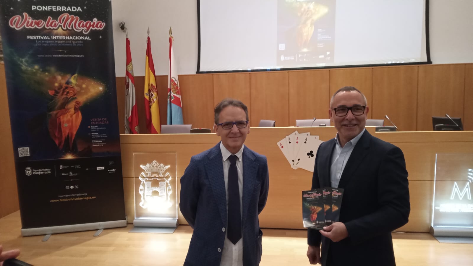 Juan Mayoral y Carlos Cortina, en la presentación del festival Vive la Magia en Ponferrada.