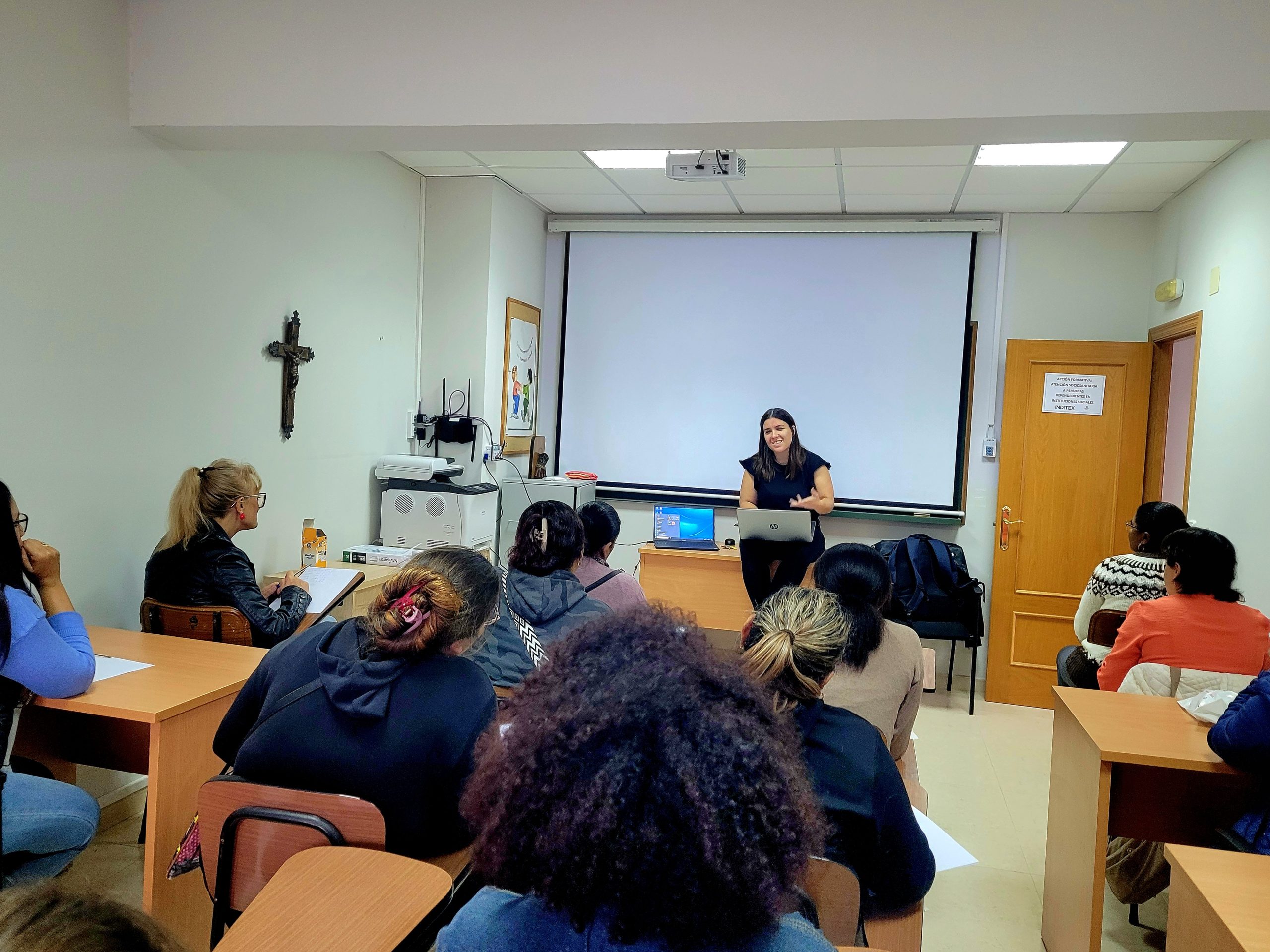 Participantes en el curso de atención sociosanitaria impartido por Cáritas en colaboración con Inditex