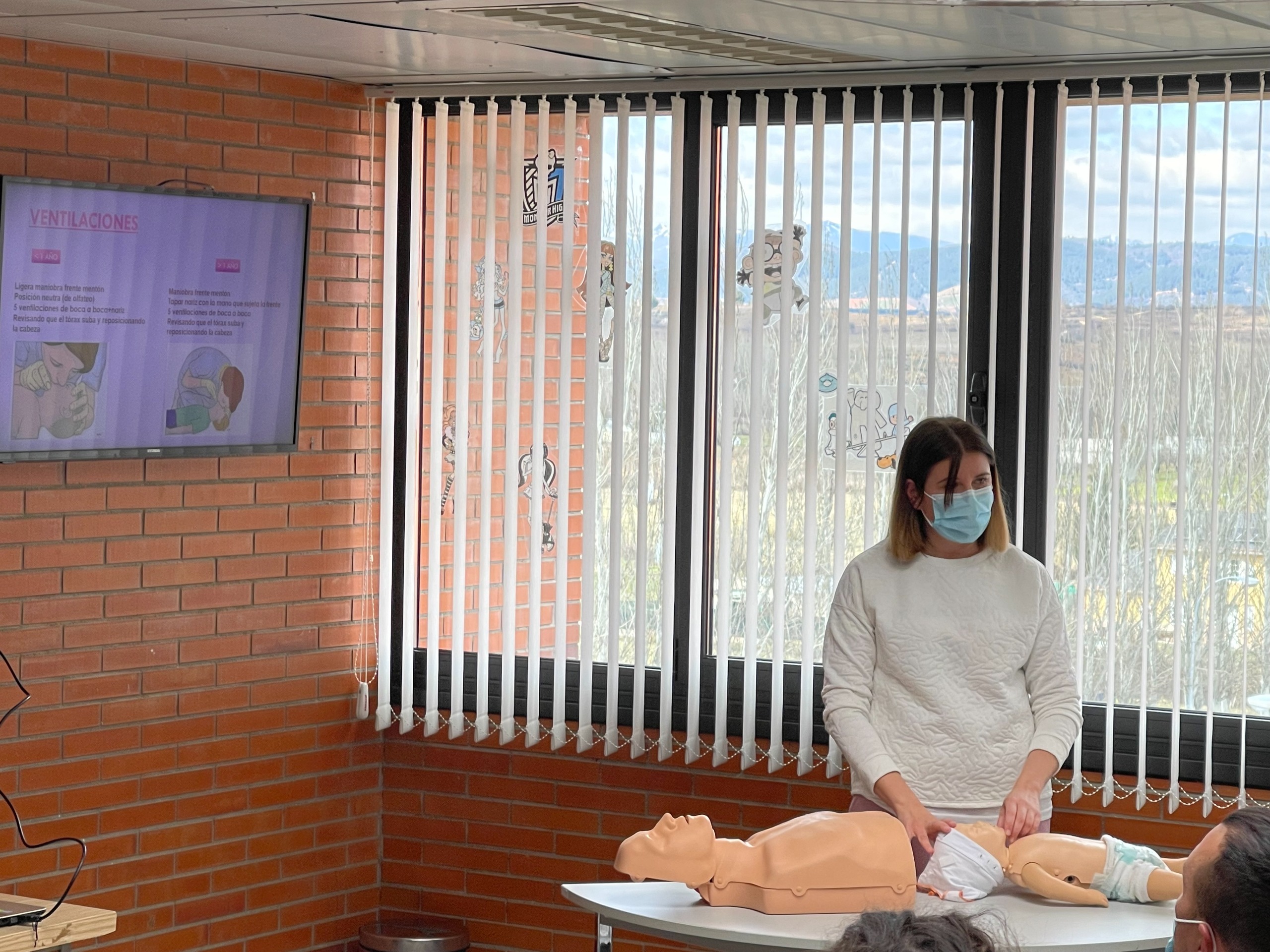 La ‘Escuela de Padres’ del Servicio de Pediatría de la Gasbi cumple un año impartiendo talleres sobre el cuidado de los hijos