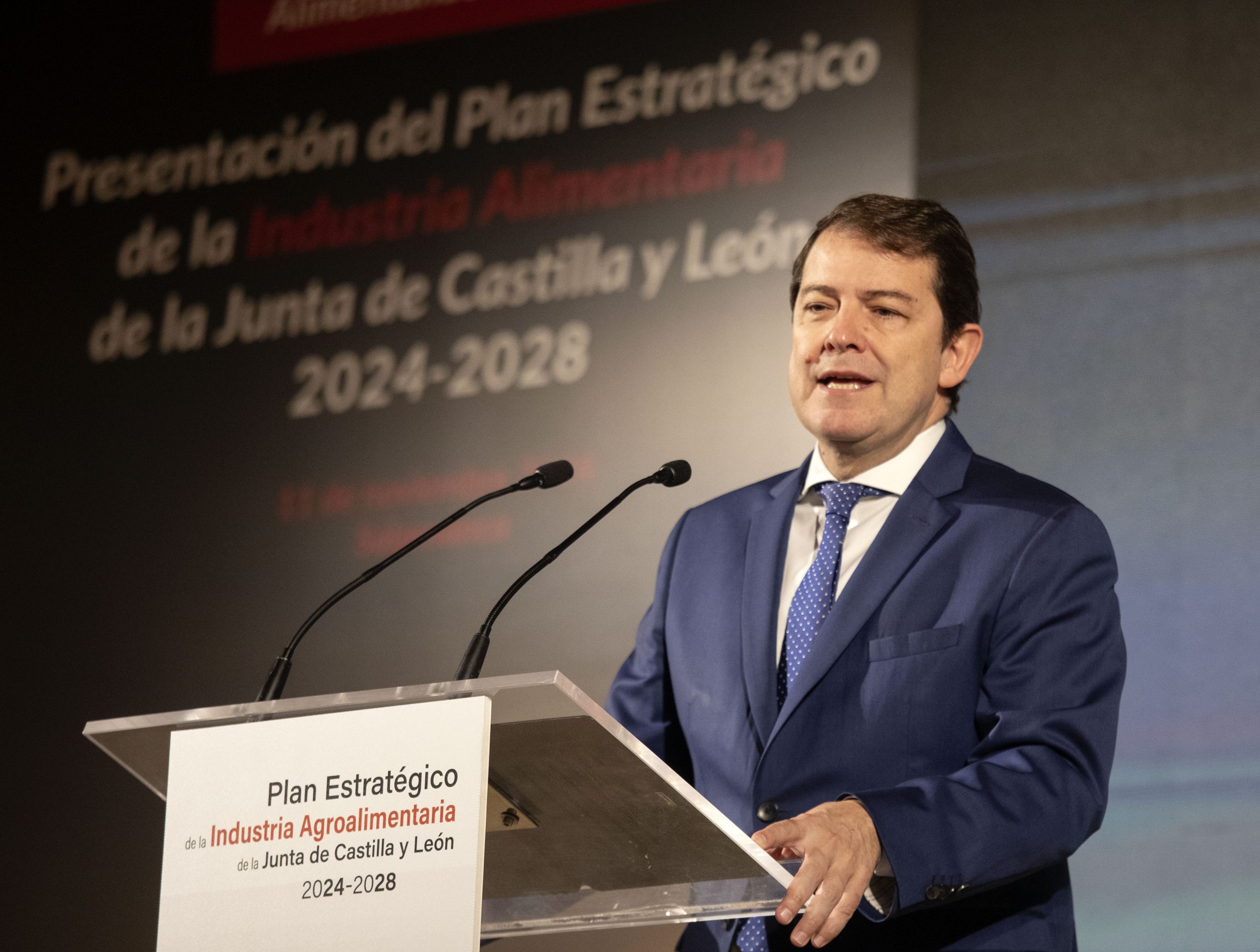 El presidente de la Junta de Castilla y León, Alfonso Fernández Mañueco, presenta el Plan Estratégico de la Industria Agroalimentaria de Castilla y León 2024-2028