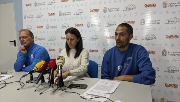 José Luis Álvarez, Eva González y Álex Martínez, en la presentación de la fase municipal de cross de los Juegos Escolares.