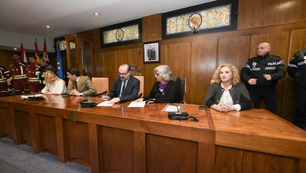 Acto institucional en el Ayuntamiento de Ponferrada por el Día de la Eliminación de la Violencia contra las Mujeres