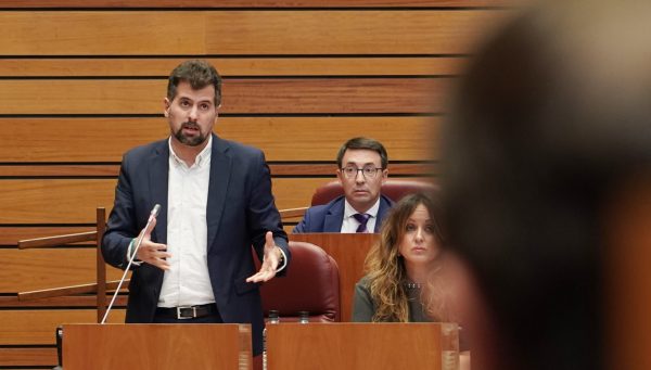 Luis Tudanca, durante el pleno de las Cortes de Castilla y León