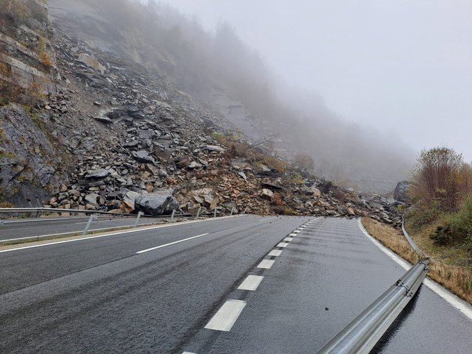 Desprendimiento de rocas en la AP-66