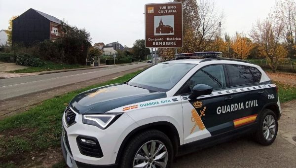 Vehículo de la Guardia Civil en Bembibre