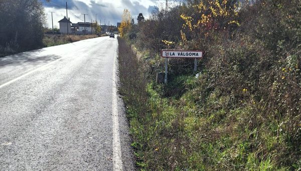 Travesía sin aceras en La Válgoma